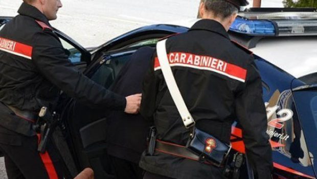 Estorsione, rapina e incendio aggravati dal metodo mafioso: arrestato latitante 45enne