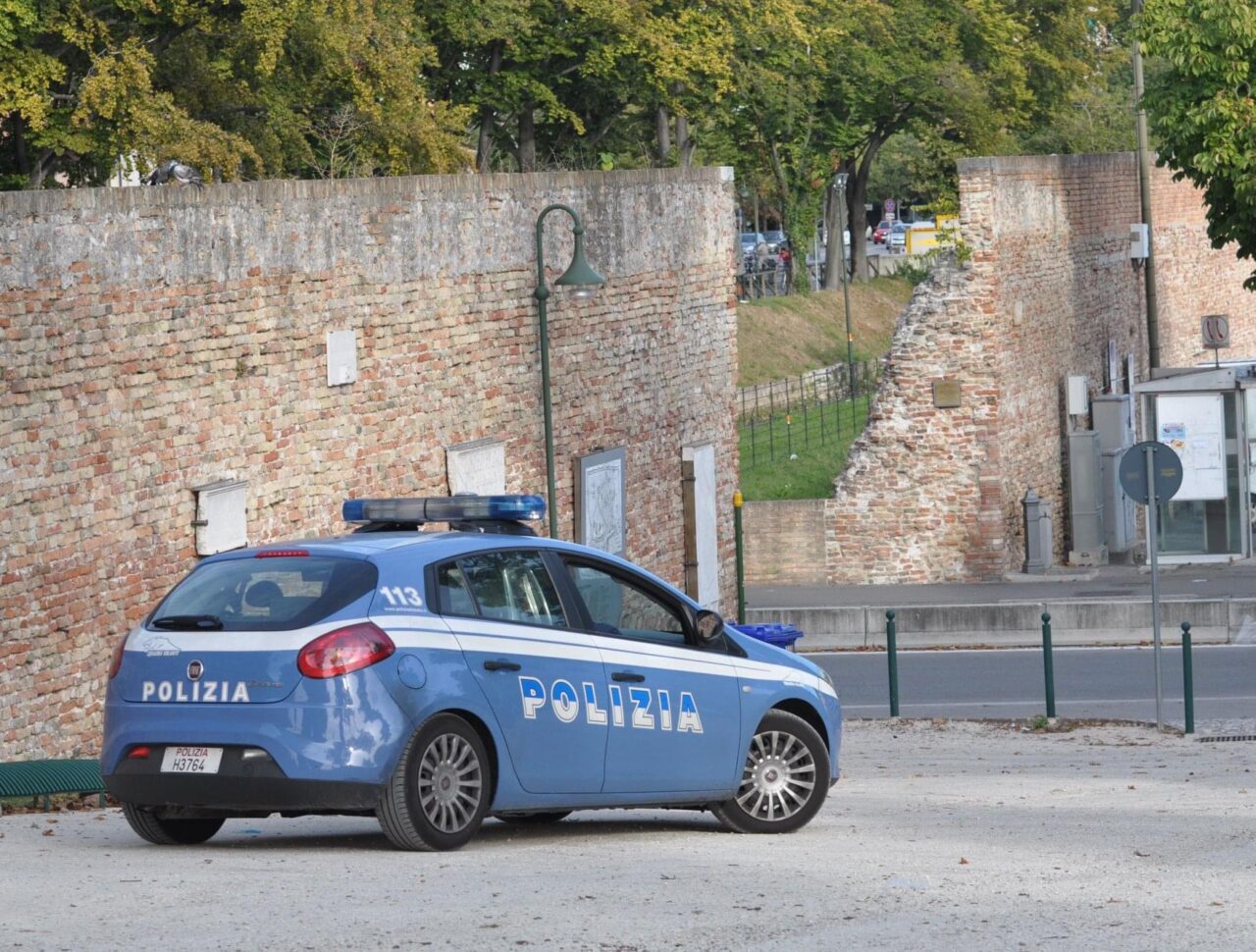 Auto di grossa cilindrata “fantasma”, 38enne trevigiano ne aveva intestate 25: denunciato