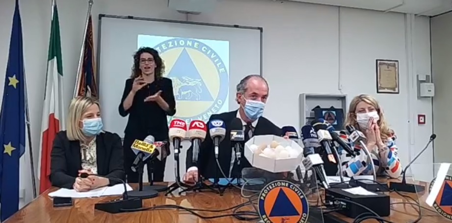 Covid, l’ultima di Zaia: “Stop mascherina all’aperto da lunedì, ora usatela come l’ombrello” | +49 positivi | Dati 23 giugno 2021