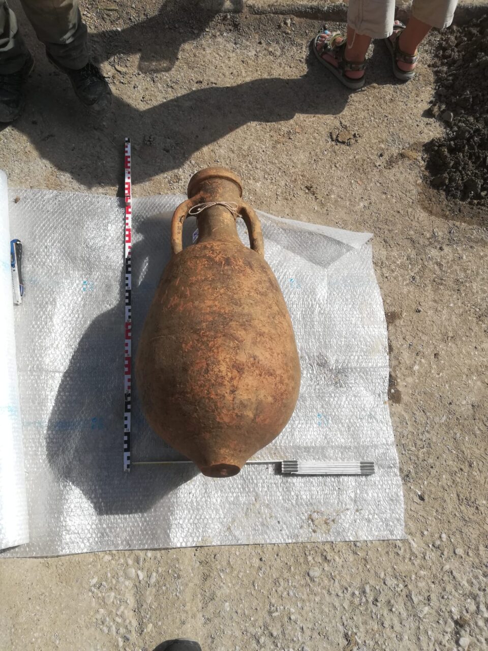 Anfore romane nello scavo a Oderzo, si ferma il cantiere