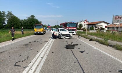 Frontale tra auto e camion, regionale bloccata e traffico in tilt: ferita una 57enne di Resana