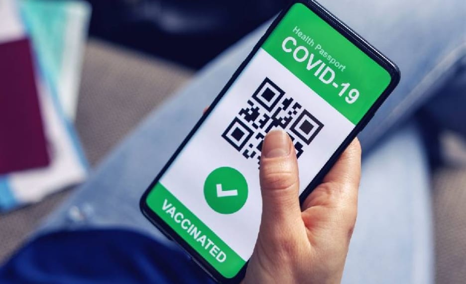 Green Pass obbligatorio per ristoranti e bar, la protesta: “Non siamo controllori!”