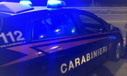 Scappa dai domiciliari, i Carabinieri lo trovano ubriaco al bar: arrestato
