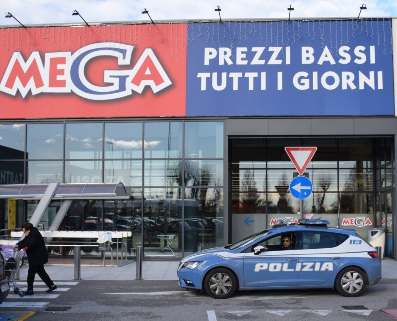 Supermercato Mega di Treviso, furto di alcolici da 500 euro: denunciati due pregiudicati
