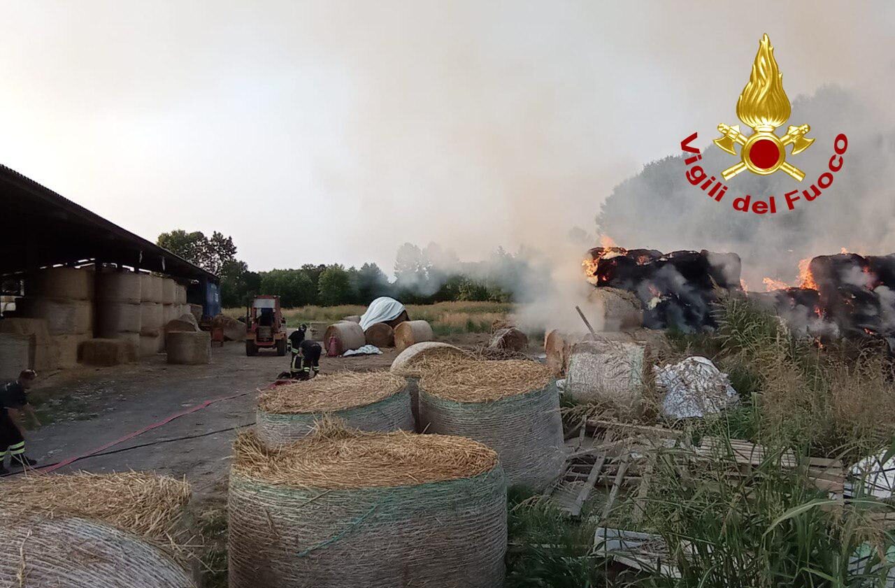 Zero Branco, a fuoco il pagliaio nell’azienda agricola: bruciata alcune balle di fieno