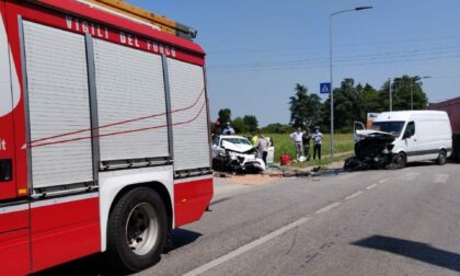 Incidente a Paese, auto contro furgone: una persona incastrata tra le lamiere