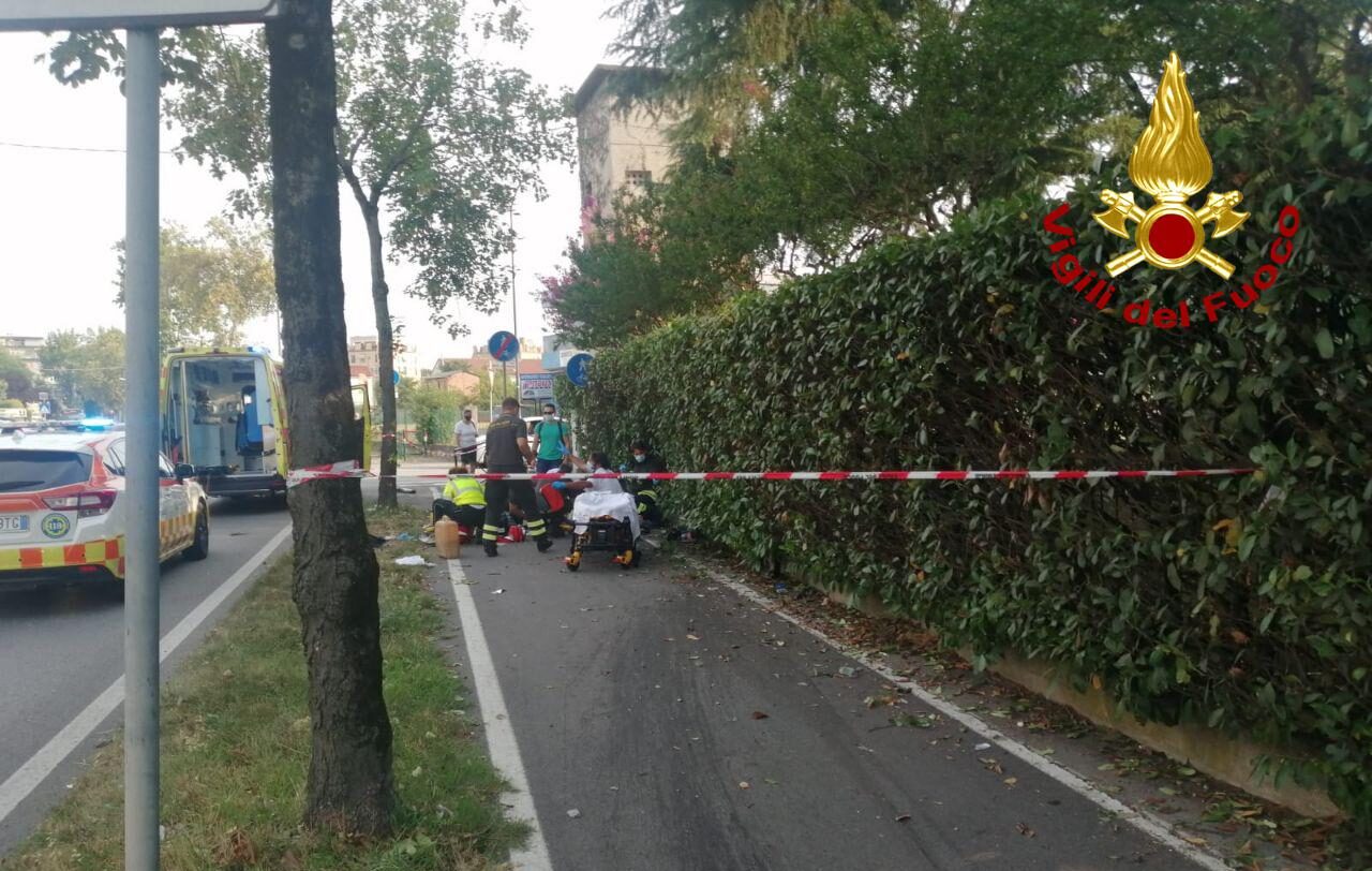 Ciclista investito sulla Feltrina: un medico di passaggio si precipita e gli salva la vita