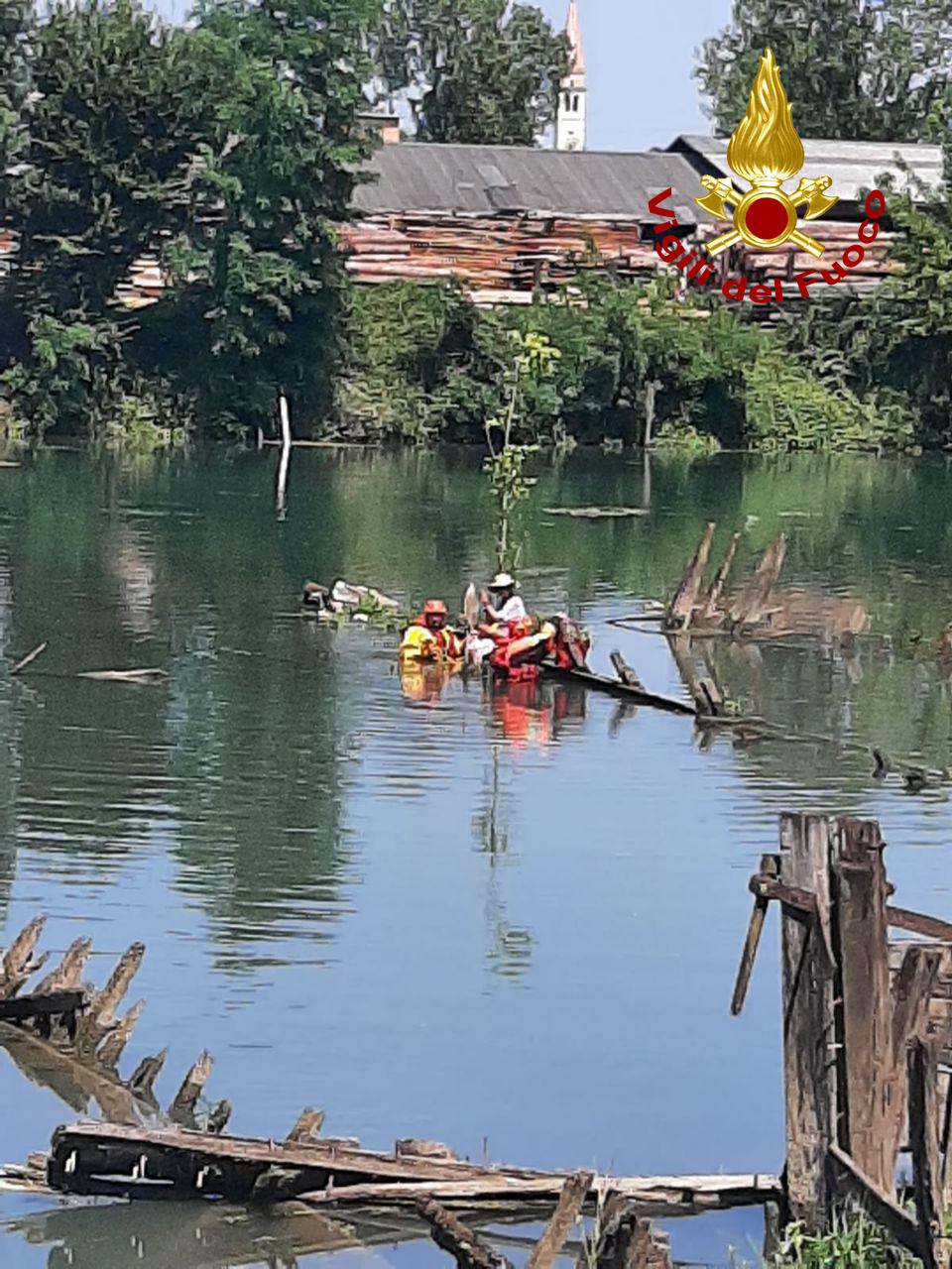 “C’è una donna nel Sile”, scatta l’allarme: 60enne salvata dai sommozzatori