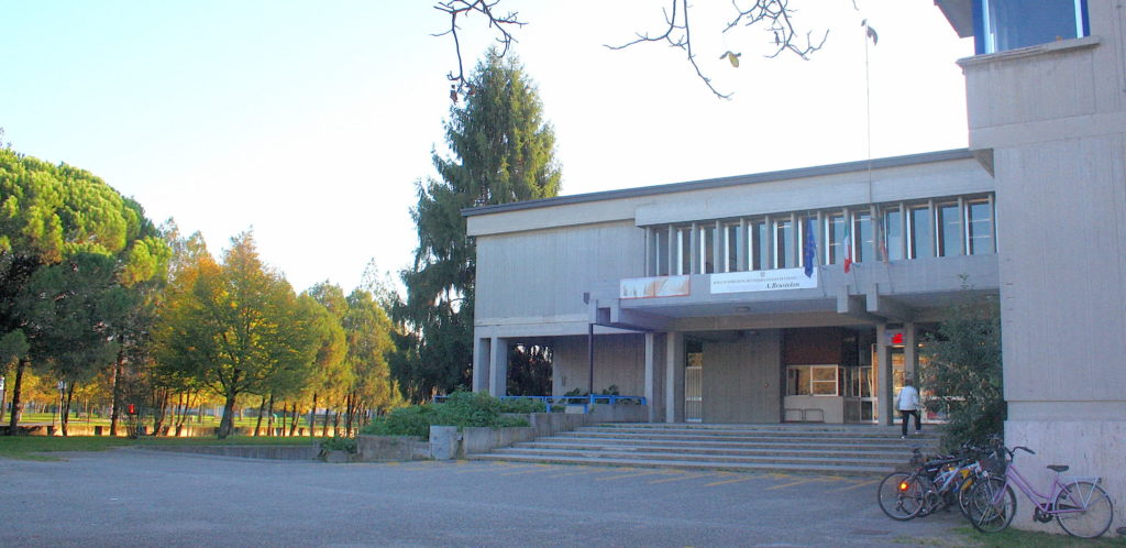 Furto alla scuola media “Brustolon”: rubata una cassa acustica e svuotati due estintori