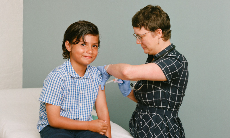 I genitori sono no vax ma i figli vogliono vaccinarsi: “Vogliamo tornare a vivere”