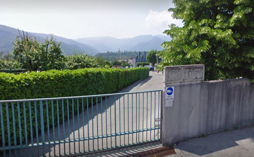 Titolare della ditta di carpenteria cade mentre effettua un lavoro riportando diversi traumi