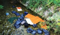 Gettava i suoi rifiuti nel canale di irrigazione: 600 euro di multa all'ecovandalo di Loria