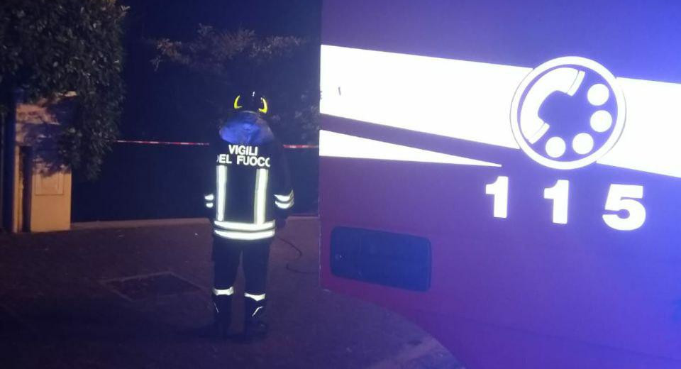 Incendio a Caerano San Marco: calore e fumo hanno interessato 11 box e 8 auto