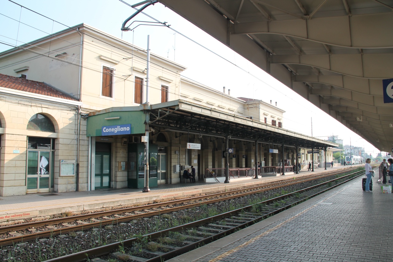 Tragedia a Conegliano, donna investita sui binari