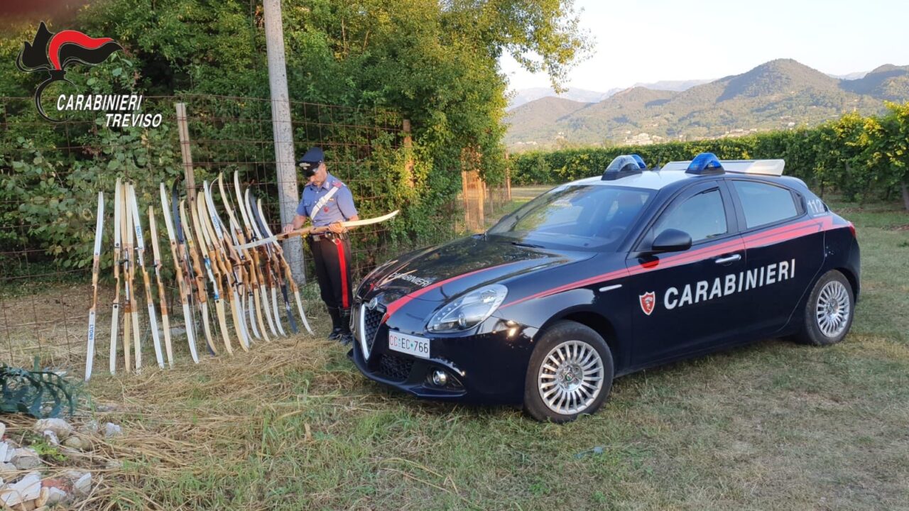 Ritrovati in un casolare abbandonato nelle campagne di Maser gli archi rubati a Montebelluna
