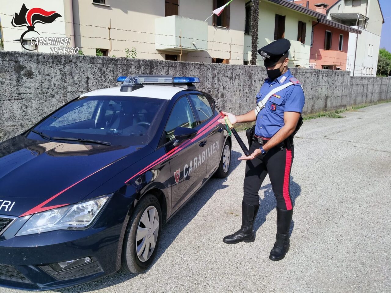 Fermato operaio a Castelfranco Veneto, si aggirava con un bastone lungo mezzo metro