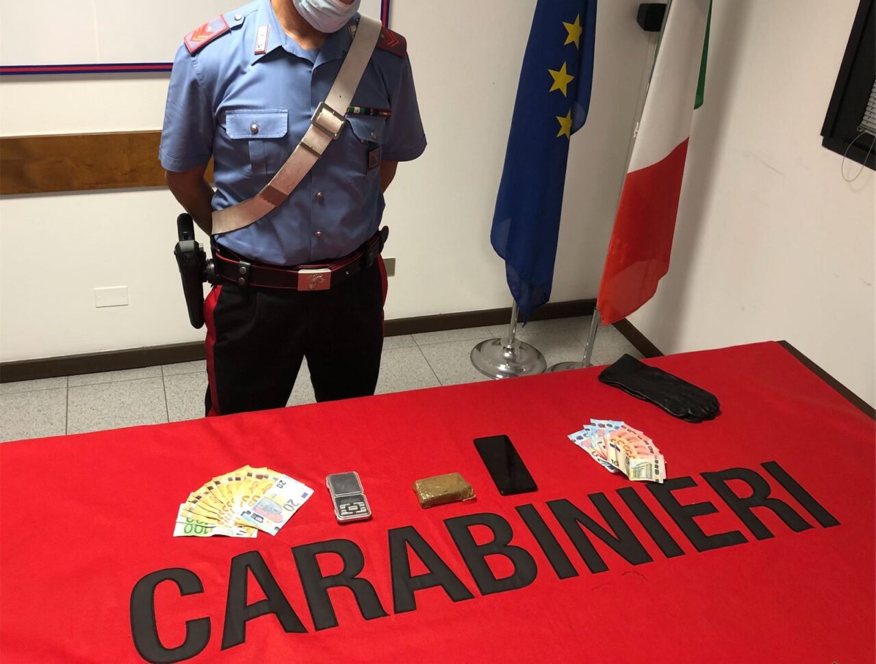 L’insospettabile baby pusher vendeva hashish a un 14enne: arrestato