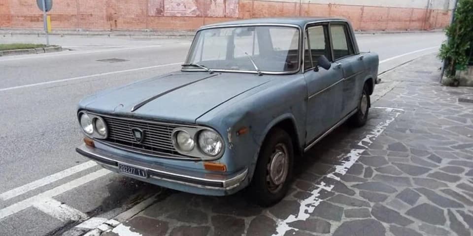 La mitica Lancia Fulvia di Conegliano lascia il “suo” parcheggio dopo 47 anni!