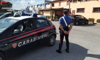 Giovani clienti del locale pestati a sangue e rapinati: 20enne arrestato