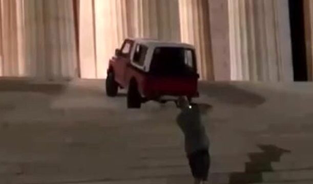 Danneggia la scalinata del Tempio di Canova con la jeep, 24enne nei guai: “Sono pentito”