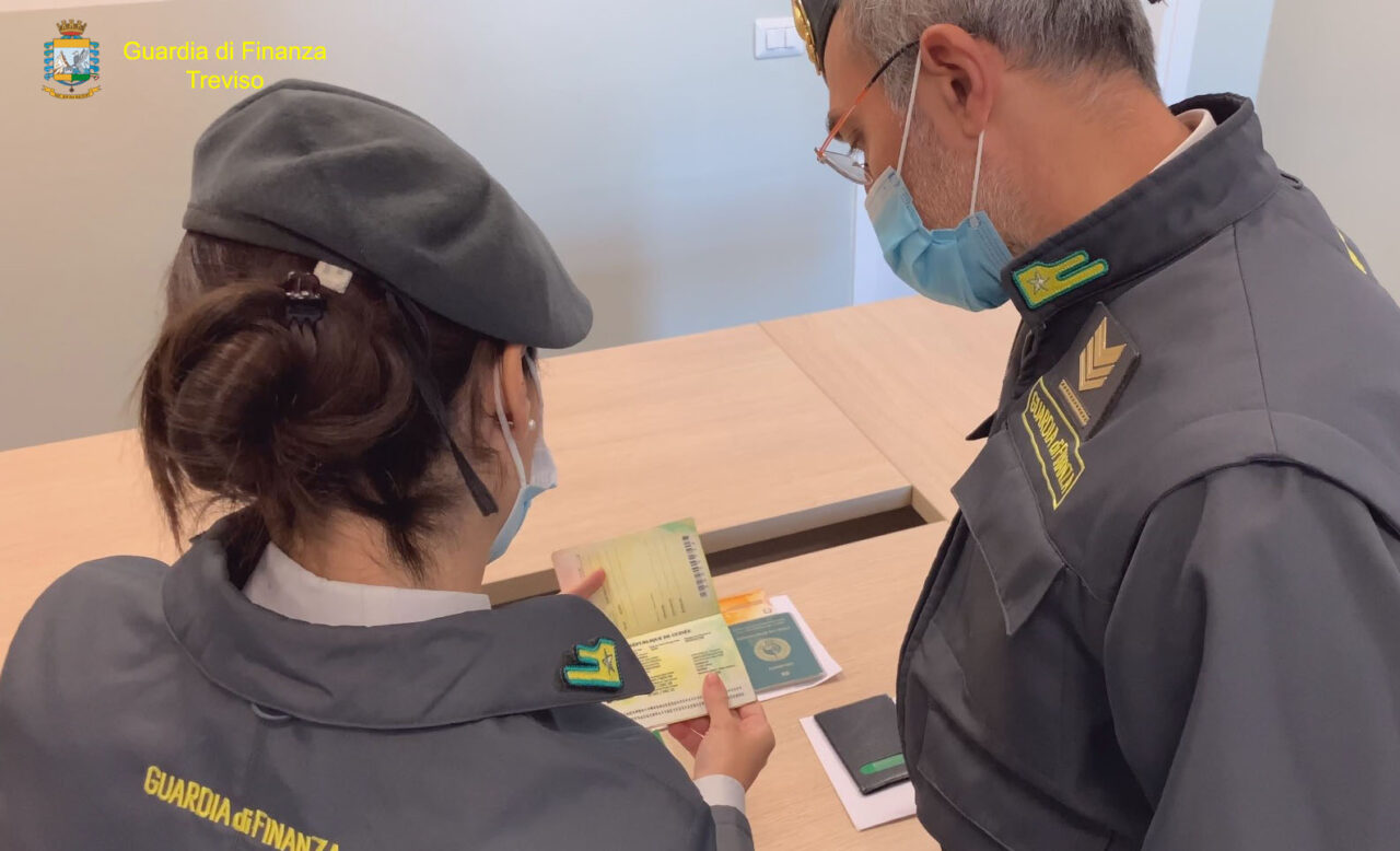 Immigrati africani fatti entrare clandestinamente in Italia: nei guai tre “passeur” guineani