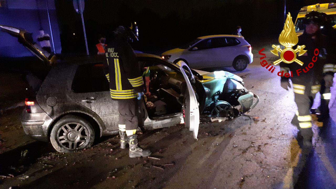 Incidente a Casier, esce di strada con l’auto: conducente miracolato