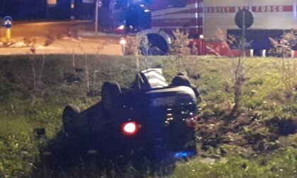 Castelfranco, torna dalla festa di laurea e si cappotta alla rotonda dell'ospedale