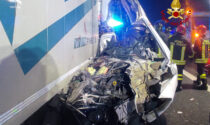 Tragedia in autostrada, scontro tra camion e furgone: morta una donna
