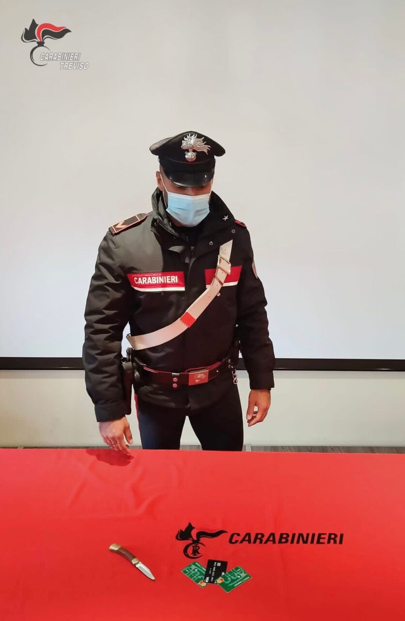 Castelfranco, ruba le carte di credito al commerciante e consuma “a raffica” nel bar: arrestato 26enne