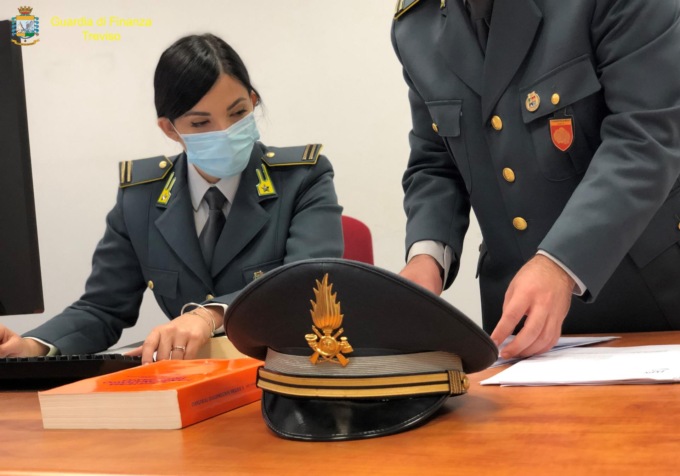 Non vivevano più in Italia, ma continuavano a percepire l’assegno sociale: nove stranieri denunciati