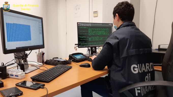 Il costosissimo software per cucire e ricamare della multinazionale giapponese era stato “clonato” da una trevigiana