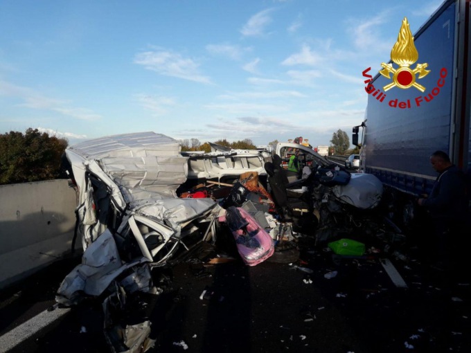 Incidente in autostrada tra Cessalto e San Stino, tre veicoli coinvolti: conducenti miracolati