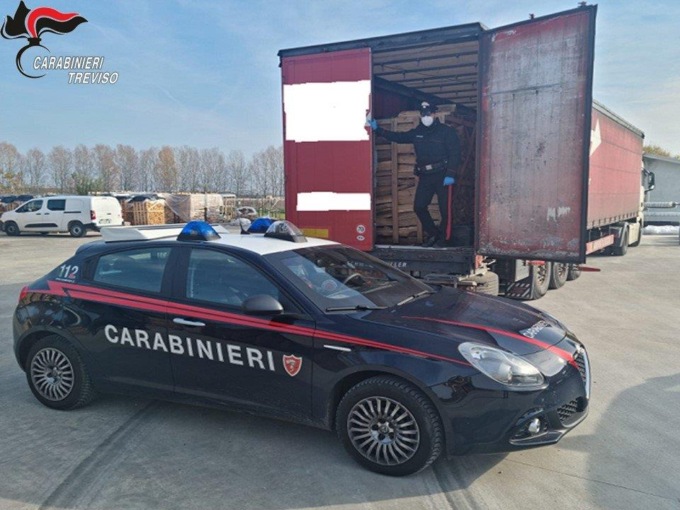 Nel camion non c’era solo legna, ma anche cinque profughi afghani