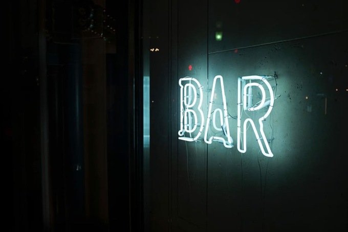 Cibo e bevande gratis, altrimenti “vi sfascio il locale”: arrestato 46enne, era l’incubo di bar e ristoranti