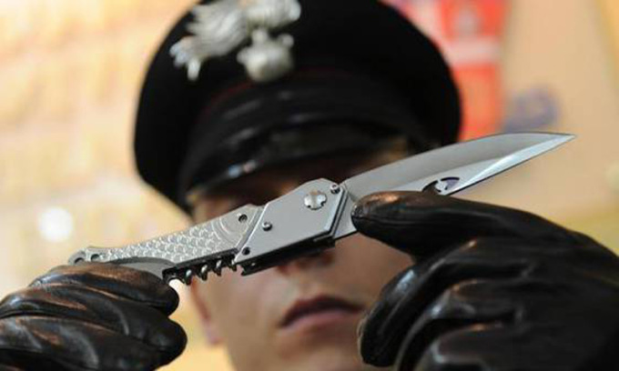 Montello, si aggirava con un coltello a serramanico vicino alle scuole: denunciato 16enne