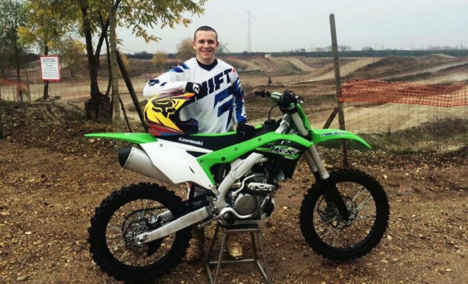 L’ultimo salto di Marco: muore a 24 anni in moto sotto gli occhi del papà