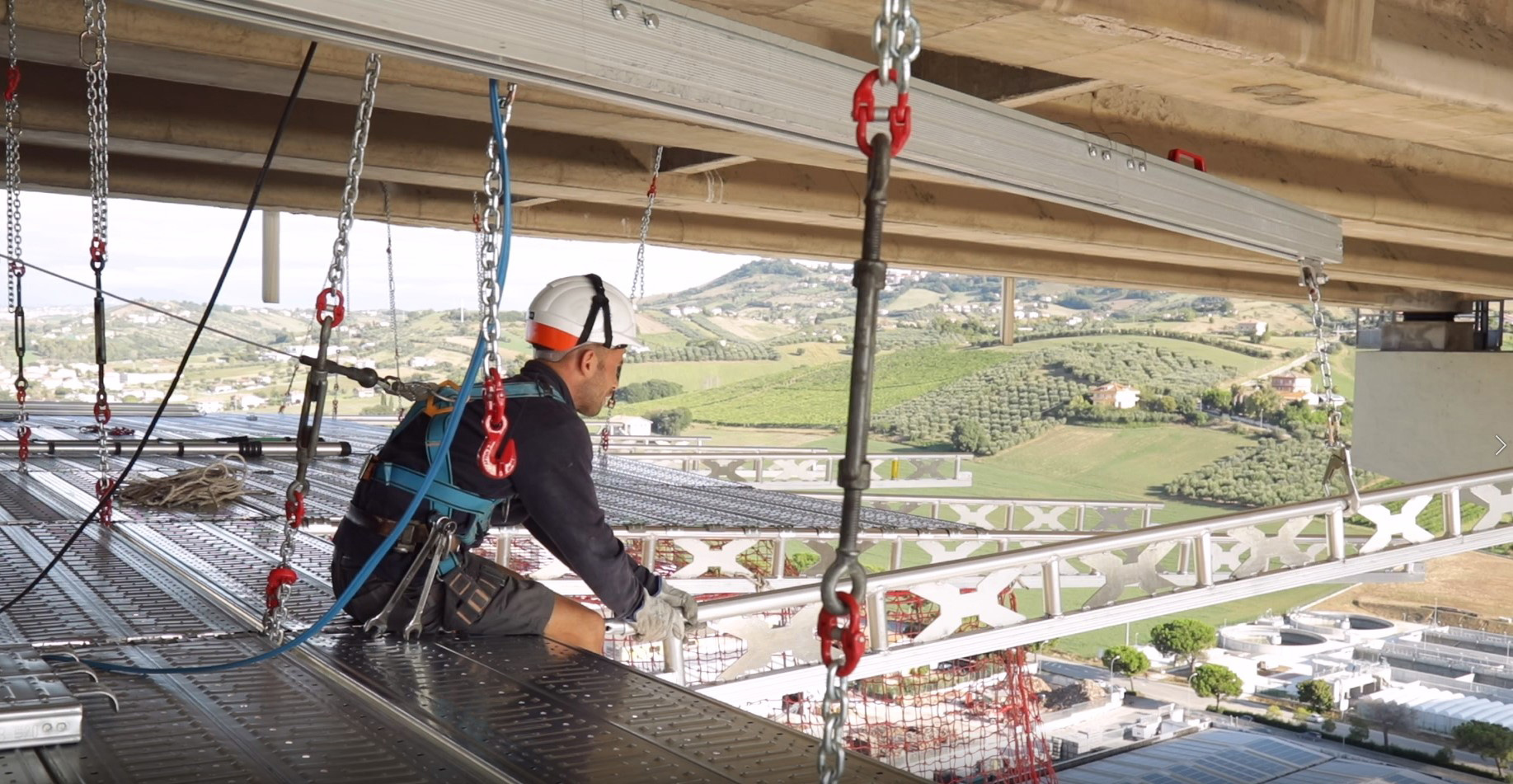 3 - Montaggio Ponteggio Sospeso su viadotto