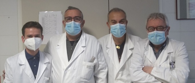 Il braccio della 24enne finisce nel motore della motosega: arto salvato grazie a un delicato intervento chirurgico