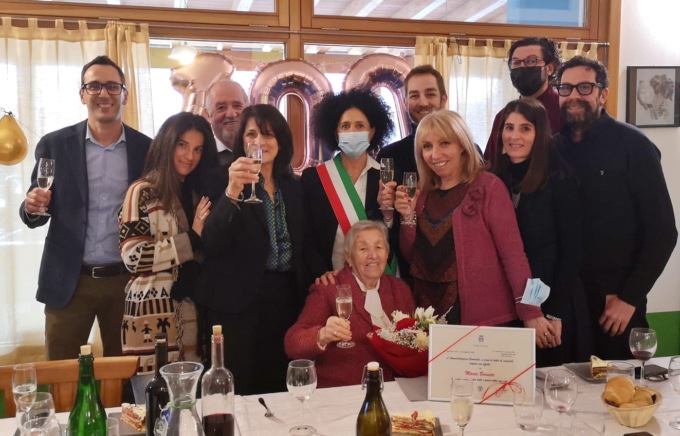 I cento anni di Maria Borsato, storica portalettere di Vedelago