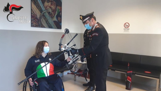Ritrovato l’arco della campionessa paralimpica Asia Pellizzari