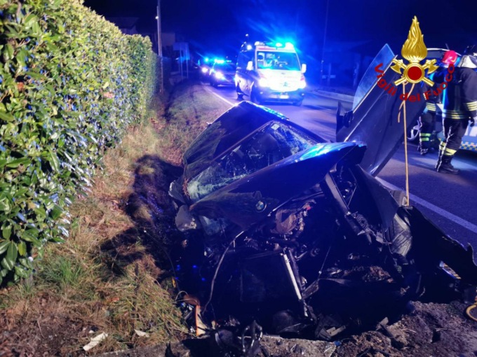 Grave incidente a Cordignano, auto nel fosso: un ferito estratto dalle lamiere