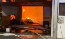 Incendio Volpago, video e foto del capannone di 4mila metri quadri distrutto dalle fiamme