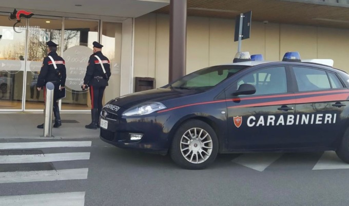 Rubano sushi e giocattoli ai “Giardini del Sole”: arrestate due donne di Istrana