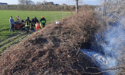 Cade dall'escavatore e resta schiacciato: grave 77enne trevigiano