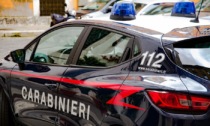 Ladri maldestri fanno cadere dalla finestra la cassaforte: i carabinieri li mettono in fuga