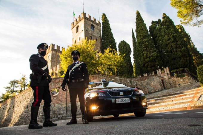 Conegliano, furto con scasso al distributore automatico della toelettatura per cani: 27enne arrestato
