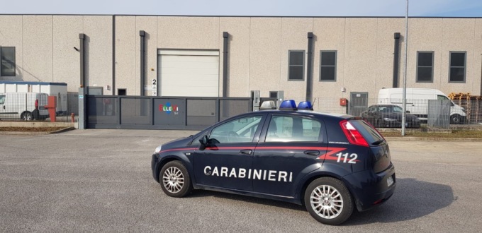 Operaio di una ditta veneziana cade dalla tettoia di un’azienda di Chiarano: trasferito al Ca’ Foncello
