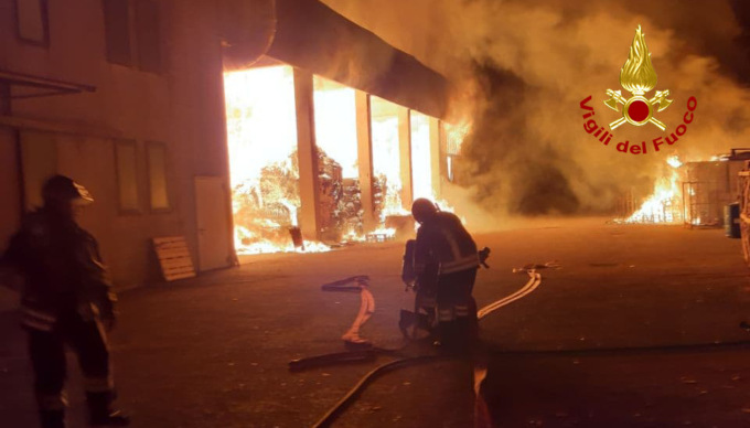 Mareno di Piave, video e foto del pauroso incendio alla Torneria Veneta