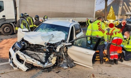 Incidente frontale a San Biagio, auto contro camion: un ferito