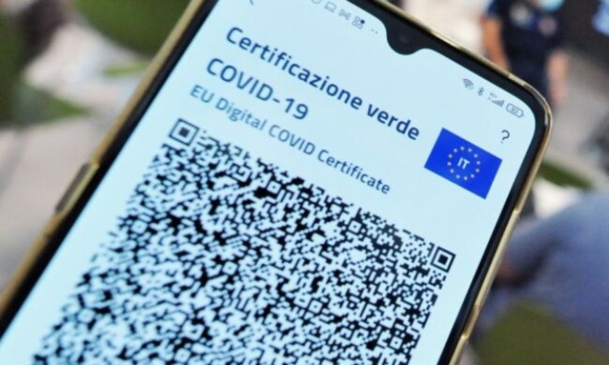 Gestore di un kebab senza Green pass si dà fuoco dopo la multa